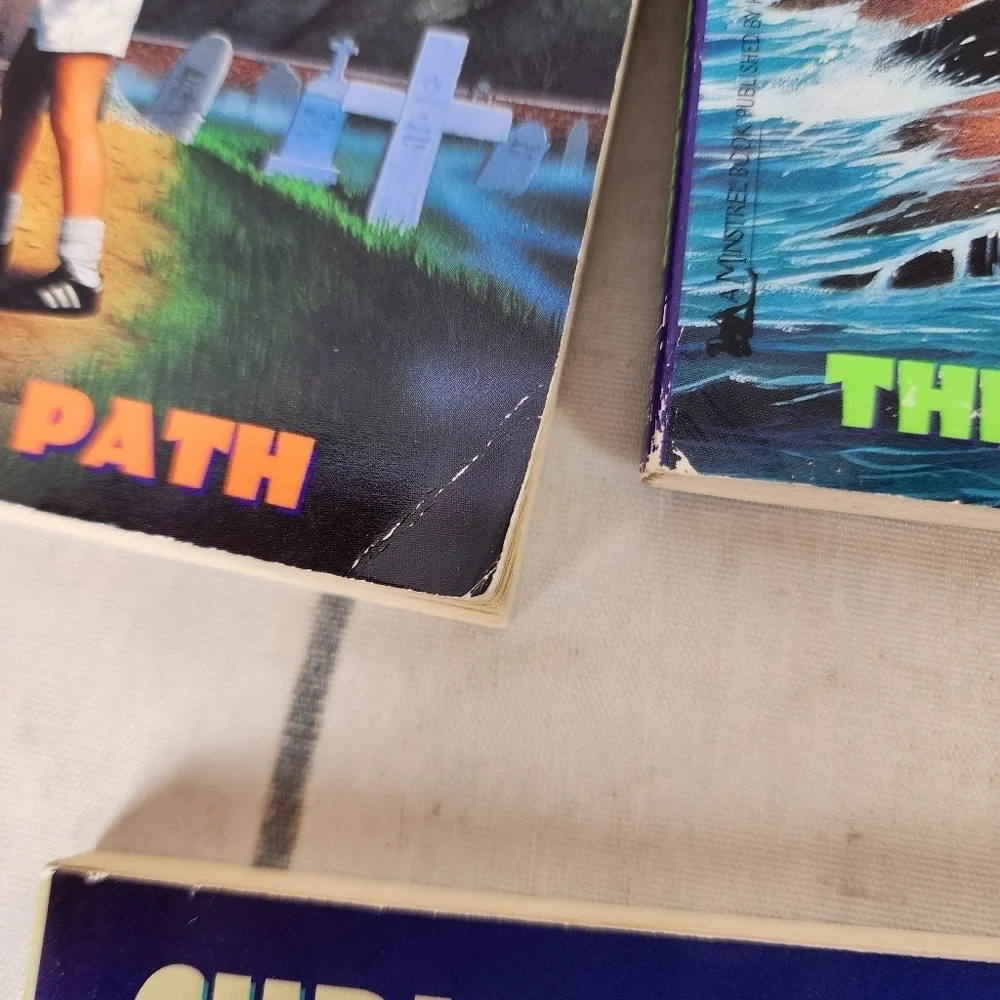 Vintage 90s Christopher Pike Spooksville Paperback Novels Set  of 5 - Picture 12 of 12